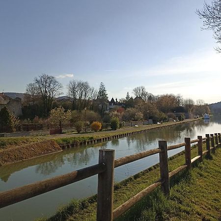 Gîte Le 16, Sous Les Trémières Fleurey-sur-Ouche Exterior foto